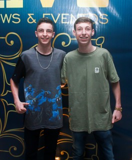 
<a style='margin-left: 5px;' class='btn btn-xs btn-social btn-facebook' href='https://www.facebook.com/sharer/sharer.php?u=https://galeramix.s01.web.getmuller.com.br/imagem/a45/800-800-90/conteudo/site_galerias/45/live-eventos-galera-mix-108.jpg' rel='popup' data-width='500' data-height='400'><i class='fa fa-facebook'></i>Compartilhar <span class='hidden-xs'>no Facebook</span>
</a> 
<a class='btn btn-default btn-xs' target='_blank' href='imagem/a45/800-800-90/conteudo/site_galerias/45/live-eventos-galera-mix-108.jpg'>
<span class='glyphicon glyphicon-cloud-download'></span> Salvar
</a>
