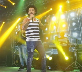 
<a style='margin-left: 5px;' class='btn btn-xs btn-social btn-facebook' href='https://www.facebook.com/sharer/sharer.php?u=https://galeramix.s01.web.getmuller.com.br/imagem/a45/800-800-90/conteudo/site_galerias/45/live-eventos-galera-mix-2.jpg' rel='popup' data-width='500' data-height='400'><i class='fa fa-facebook'></i>Compartilhar <span class='hidden-xs'>no Facebook</span>
</a> 
<a class='btn btn-default btn-xs' target='_blank' href='imagem/a45/800-800-90/conteudo/site_galerias/45/live-eventos-galera-mix-2.jpg'>
<span class='glyphicon glyphicon-cloud-download'></span> Salvar
</a>
