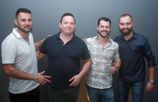 
<a style='margin-left: 5px;' class='btn btn-xs btn-social btn-facebook' href='https://www.facebook.com/sharer/sharer.php?u=https://galeramix.s01.web.getmuller.com.br/imagem/a45/800-800-90/conteudo/site_galerias/45/live-eventos-galera-mix-23.jpg' rel='popup' data-width='500' data-height='400'><i class='fa fa-facebook'></i>Compartilhar <span class='hidden-xs'>no Facebook</span>
</a> 
<a class='btn btn-default btn-xs' target='_blank' href='imagem/a45/800-800-90/conteudo/site_galerias/45/live-eventos-galera-mix-23.jpg'>
<span class='glyphicon glyphicon-cloud-download'></span> Salvar
</a>
