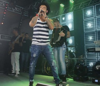 
<a style='margin-left: 5px;' class='btn btn-xs btn-social btn-facebook' href='https://www.facebook.com/sharer/sharer.php?u=https://galeramix.s01.web.getmuller.com.br/imagem/a45/800-800-90/conteudo/site_galerias/45/live-eventos-galera-mix-3.jpg' rel='popup' data-width='500' data-height='400'><i class='fa fa-facebook'></i>Compartilhar <span class='hidden-xs'>no Facebook</span>
</a> 
<a class='btn btn-default btn-xs' target='_blank' href='imagem/a45/800-800-90/conteudo/site_galerias/45/live-eventos-galera-mix-3.jpg'>
<span class='glyphicon glyphicon-cloud-download'></span> Salvar
</a>
