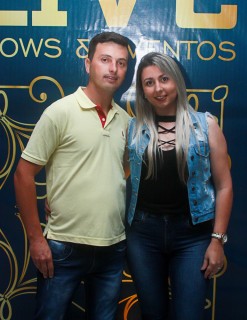 
<a style='margin-left: 5px;' class='btn btn-xs btn-social btn-facebook' href='https://www.facebook.com/sharer/sharer.php?u=https://galeramix.s01.web.getmuller.com.br/imagem/a45/800-800-90/conteudo/site_galerias/45/live-eventos-galera-mix-49.jpg' rel='popup' data-width='500' data-height='400'><i class='fa fa-facebook'></i>Compartilhar <span class='hidden-xs'>no Facebook</span>
</a> 
<a class='btn btn-default btn-xs' target='_blank' href='imagem/a45/800-800-90/conteudo/site_galerias/45/live-eventos-galera-mix-49.jpg'>
<span class='glyphicon glyphicon-cloud-download'></span> Salvar
</a>
