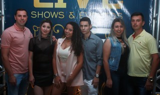 
<a style='margin-left: 5px;' class='btn btn-xs btn-social btn-facebook' href='https://www.facebook.com/sharer/sharer.php?u=https://galeramix.s01.web.getmuller.com.br/imagem/a45/800-800-90/conteudo/site_galerias/45/live-eventos-galera-mix-51.jpg' rel='popup' data-width='500' data-height='400'><i class='fa fa-facebook'></i>Compartilhar <span class='hidden-xs'>no Facebook</span>
</a> 
<a class='btn btn-default btn-xs' target='_blank' href='imagem/a45/800-800-90/conteudo/site_galerias/45/live-eventos-galera-mix-51.jpg'>
<span class='glyphicon glyphicon-cloud-download'></span> Salvar
</a>
