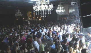 
<a style='margin-left: 5px;' class='btn btn-xs btn-social btn-facebook' href='https://www.facebook.com/sharer/sharer.php?u=https://galeramix.s01.web.getmuller.com.br/imagem/a45/800-800-90/conteudo/site_galerias/45/live-eventos-galera-mix-6.jpg' rel='popup' data-width='500' data-height='400'><i class='fa fa-facebook'></i>Compartilhar <span class='hidden-xs'>no Facebook</span>
</a> 
<a class='btn btn-default btn-xs' target='_blank' href='imagem/a45/800-800-90/conteudo/site_galerias/45/live-eventos-galera-mix-6.jpg'>
<span class='glyphicon glyphicon-cloud-download'></span> Salvar
</a>
