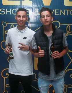 
<a style='margin-left: 5px;' class='btn btn-xs btn-social btn-facebook' href='https://www.facebook.com/sharer/sharer.php?u=https://galeramix.s01.web.getmuller.com.br/imagem/a45/800-800-90/conteudo/site_galerias/45/live-eventos-galera-mix-72.jpg' rel='popup' data-width='500' data-height='400'><i class='fa fa-facebook'></i>Compartilhar <span class='hidden-xs'>no Facebook</span>
</a> 
<a class='btn btn-default btn-xs' target='_blank' href='imagem/a45/800-800-90/conteudo/site_galerias/45/live-eventos-galera-mix-72.jpg'>
<span class='glyphicon glyphicon-cloud-download'></span> Salvar
</a>
