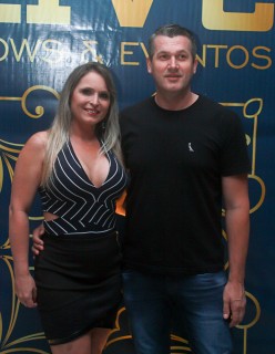 
<a style='margin-left: 5px;' class='btn btn-xs btn-social btn-facebook' href='https://www.facebook.com/sharer/sharer.php?u=https://galeramix.s01.web.getmuller.com.br/imagem/a45/800-800-90/conteudo/site_galerias/45/live-eventos-galera-mix-81.jpg' rel='popup' data-width='500' data-height='400'><i class='fa fa-facebook'></i>Compartilhar <span class='hidden-xs'>no Facebook</span>
</a> 
<a class='btn btn-default btn-xs' target='_blank' href='imagem/a45/800-800-90/conteudo/site_galerias/45/live-eventos-galera-mix-81.jpg'>
<span class='glyphicon glyphicon-cloud-download'></span> Salvar
</a>
