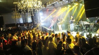 
<a style='margin-left: 5px;' class='btn btn-xs btn-social btn-facebook' href='https://www.facebook.com/sharer/sharer.php?u=https://galeramix.s01.web.getmuller.com.br/imagem/a45/800-800-90/conteudo/site_galerias/45/live-eventos-galera-mix-9.jpg' rel='popup' data-width='500' data-height='400'><i class='fa fa-facebook'></i>Compartilhar <span class='hidden-xs'>no Facebook</span>
</a> 
<a class='btn btn-default btn-xs' target='_blank' href='imagem/a45/800-800-90/conteudo/site_galerias/45/live-eventos-galera-mix-9.jpg'>
<span class='glyphicon glyphicon-cloud-download'></span> Salvar
</a>
