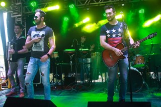 
                                    <a style='margin-left: 5px;' class='btn btn-xs btn-social btn-facebook' href='https://www.facebook.com/sharer/sharer.php?u=https://galeramix.s01.web.getmuller.com.br/imagem/a46/800-800-90/conteudo/site_galerias/46/001.jpg' rel='popup' data-width='500' data-height='400'><i class='fa fa-facebook'></i>Compartilhar <span class='hidden-xs'>no Facebook</span>
                                </a> 
                                <a class='btn btn-default btn-xs' target='_blank' href='imagem/a46/800-800-90/conteudo/site_galerias/46/001.jpg'>
                                    <span class='glyphicon glyphicon-cloud-download'></span> Salvar
                                </a>
                                