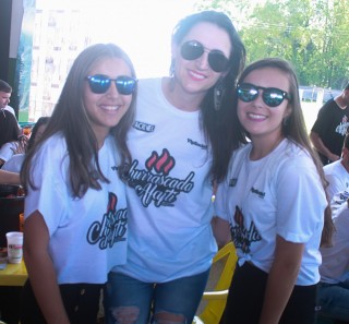 
<a style='margin-left: 5px;' class='btn btn-xs btn-social btn-facebook' href='https://www.facebook.com/sharer/sharer.php?u=https://galeramix.s01.web.getmuller.com.br/imagem/a46/800-800-90/conteudo/site_galerias/46/churrascada-afajti-tijucas-galera-mix-33.jpg' rel='popup' data-width='500' data-height='400'><i class='fa fa-facebook'></i>Compartilhar <span class='hidden-xs'>no Facebook</span>
</a> 
<a class='btn btn-default btn-xs' target='_blank' href='imagem/a46/800-800-90/conteudo/site_galerias/46/churrascada-afajti-tijucas-galera-mix-33.jpg'>
<span class='glyphicon glyphicon-cloud-download'></span> Salvar
</a>
