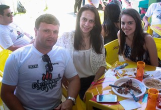 
<a style='margin-left: 5px;' class='btn btn-xs btn-social btn-facebook' href='https://www.facebook.com/sharer/sharer.php?u=https://galeramix.s01.web.getmuller.com.br/imagem/a46/800-800-90/conteudo/site_galerias/46/churrascada-afajti-tijucas-galera-mix-38.jpg' rel='popup' data-width='500' data-height='400'><i class='fa fa-facebook'></i>Compartilhar <span class='hidden-xs'>no Facebook</span>
</a> 
<a class='btn btn-default btn-xs' target='_blank' href='imagem/a46/800-800-90/conteudo/site_galerias/46/churrascada-afajti-tijucas-galera-mix-38.jpg'>
<span class='glyphicon glyphicon-cloud-download'></span> Salvar
</a>
