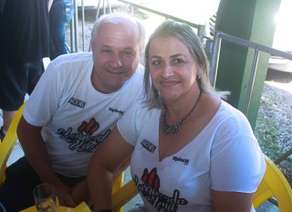 
<a style='margin-left: 5px;' class='btn btn-xs btn-social btn-facebook' href='https://www.facebook.com/sharer/sharer.php?u=https://galeramix.s01.web.getmuller.com.br/imagem/a46/800-800-90/conteudo/site_galerias/46/churrascada-afajti-tijucas-galera-mix-47.jpg' rel='popup' data-width='500' data-height='400'><i class='fa fa-facebook'></i>Compartilhar <span class='hidden-xs'>no Facebook</span>
</a> 
<a class='btn btn-default btn-xs' target='_blank' href='imagem/a46/800-800-90/conteudo/site_galerias/46/churrascada-afajti-tijucas-galera-mix-47.jpg'>
<span class='glyphicon glyphicon-cloud-download'></span> Salvar
</a>
