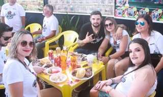 
<a style='margin-left: 5px;' class='btn btn-xs btn-social btn-facebook' href='https://www.facebook.com/sharer/sharer.php?u=https://galeramix.s01.web.getmuller.com.br/imagem/a46/800-800-90/conteudo/site_galerias/46/churrascada-afajti-tijucas-galera-mix-55.jpg' rel='popup' data-width='500' data-height='400'><i class='fa fa-facebook'></i>Compartilhar <span class='hidden-xs'>no Facebook</span>
</a> 
<a class='btn btn-default btn-xs' target='_blank' href='imagem/a46/800-800-90/conteudo/site_galerias/46/churrascada-afajti-tijucas-galera-mix-55.jpg'>
<span class='glyphicon glyphicon-cloud-download'></span> Salvar
</a>
