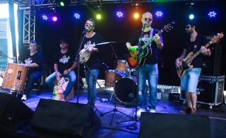 
<a style='margin-left: 5px;' class='btn btn-xs btn-social btn-facebook' href='https://www.facebook.com/sharer/sharer.php?u=https://galeramix.s01.web.getmuller.com.br/imagem/a46/800-800-90/conteudo/site_galerias/46/churrascada-afajti-tijucas-galera-mix-78.jpg' rel='popup' data-width='500' data-height='400'><i class='fa fa-facebook'></i>Compartilhar <span class='hidden-xs'>no Facebook</span>
</a> 
<a class='btn btn-default btn-xs' target='_blank' href='imagem/a46/800-800-90/conteudo/site_galerias/46/churrascada-afajti-tijucas-galera-mix-78.jpg'>
<span class='glyphicon glyphicon-cloud-download'></span> Salvar
</a>
