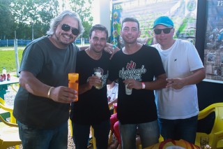 
<a style='margin-left: 5px;' class='btn btn-xs btn-social btn-facebook' href='https://www.facebook.com/sharer/sharer.php?u=https://galeramix.s01.web.getmuller.com.br/imagem/a46/800-800-90/conteudo/site_galerias/46/churrascada-afajti-tijucas-galera-mix-82.jpg' rel='popup' data-width='500' data-height='400'><i class='fa fa-facebook'></i>Compartilhar <span class='hidden-xs'>no Facebook</span>
</a> 
<a class='btn btn-default btn-xs' target='_blank' href='imagem/a46/800-800-90/conteudo/site_galerias/46/churrascada-afajti-tijucas-galera-mix-82.jpg'>
<span class='glyphicon glyphicon-cloud-download'></span> Salvar
</a>
