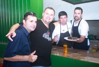 
<a style='margin-left: 5px;' class='btn btn-xs btn-social btn-facebook' href='https://www.facebook.com/sharer/sharer.php?u=https://galeramix.s01.web.getmuller.com.br/imagem/a46/800-800-90/conteudo/site_galerias/46/churrascada-afajti-tijucas-galera-mix-83.jpg' rel='popup' data-width='500' data-height='400'><i class='fa fa-facebook'></i>Compartilhar <span class='hidden-xs'>no Facebook</span>
</a> 
<a class='btn btn-default btn-xs' target='_blank' href='imagem/a46/800-800-90/conteudo/site_galerias/46/churrascada-afajti-tijucas-galera-mix-83.jpg'>
<span class='glyphicon glyphicon-cloud-download'></span> Salvar
</a>
