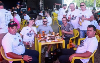 
<a style='margin-left: 5px;' class='btn btn-xs btn-social btn-facebook' href='https://www.facebook.com/sharer/sharer.php?u=https://galeramix.s01.web.getmuller.com.br/imagem/a46/800-800-90/conteudo/site_galerias/46/churrascada-afajti-tijucas-galera-mix-9.jpg' rel='popup' data-width='500' data-height='400'><i class='fa fa-facebook'></i>Compartilhar <span class='hidden-xs'>no Facebook</span>
</a> 
<a class='btn btn-default btn-xs' target='_blank' href='imagem/a46/800-800-90/conteudo/site_galerias/46/churrascada-afajti-tijucas-galera-mix-9.jpg'>
<span class='glyphicon glyphicon-cloud-download'></span> Salvar
</a>
