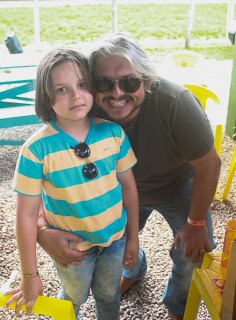 
<a style='margin-left: 5px;' class='btn btn-xs btn-social btn-facebook' href='https://www.facebook.com/sharer/sharer.php?u=https://galeramix.s01.web.getmuller.com.br/imagem/a46/800-800-90/conteudo/site_galerias/46/churrascada-afajti-tijucas-galera-mix-93.jpg' rel='popup' data-width='500' data-height='400'><i class='fa fa-facebook'></i>Compartilhar <span class='hidden-xs'>no Facebook</span>
</a> 
<a class='btn btn-default btn-xs' target='_blank' href='imagem/a46/800-800-90/conteudo/site_galerias/46/churrascada-afajti-tijucas-galera-mix-93.jpg'>
<span class='glyphicon glyphicon-cloud-download'></span> Salvar
</a>
