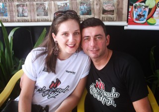 
<a style='margin-left: 5px;' class='btn btn-xs btn-social btn-facebook' href='https://www.facebook.com/sharer/sharer.php?u=https://galeramix.s01.web.getmuller.com.br/imagem/a46/800-800-90/conteudo/site_galerias/46/churrascada-afajti-tijucas-galera-mix-94.jpg' rel='popup' data-width='500' data-height='400'><i class='fa fa-facebook'></i>Compartilhar <span class='hidden-xs'>no Facebook</span>
</a> 
<a class='btn btn-default btn-xs' target='_blank' href='imagem/a46/800-800-90/conteudo/site_galerias/46/churrascada-afajti-tijucas-galera-mix-94.jpg'>
<span class='glyphicon glyphicon-cloud-download'></span> Salvar
</a>
