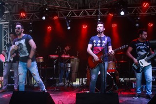 
<a style='margin-left: 5px;' class='btn btn-xs btn-social btn-facebook' href='https://www.facebook.com/sharer/sharer.php?u=https://galeramix.s01.web.getmuller.com.br/imagem/a46/800-800-90/conteudo/site_galerias/46/churrascada-afajti-tijucas-galera-mix-98.jpg' rel='popup' data-width='500' data-height='400'><i class='fa fa-facebook'></i>Compartilhar <span class='hidden-xs'>no Facebook</span>
</a> 
<a class='btn btn-default btn-xs' target='_blank' href='imagem/a46/800-800-90/conteudo/site_galerias/46/churrascada-afajti-tijucas-galera-mix-98.jpg'>
<span class='glyphicon glyphicon-cloud-download'></span> Salvar
</a>
