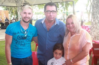 
                                <a style='margin-left: 5px;' class='btn btn-xs btn-social btn-facebook' href='https://www.facebook.com/sharer/sharer.php?u=https://galeramix.s01.web.getmuller.com.br/imagem/a47/800-800-90/conteudo/site_galerias/47/feijoada-consciencia-negra-casarao-gallotti-tijucas-1.jpg' rel='popup' data-width='500' data-height='400'><i class='fa fa-facebook'></i>Compartilhar <span class='hidden-xs'>no Facebook</span>
                            </a> 
                            <a class='btn btn-default btn-xs' target='_blank' href='imagem/a47/800-800-90/conteudo/site_galerias/47/feijoada-consciencia-negra-casarao-gallotti-tijucas-1.jpg'>
                                <span class='glyphicon glyphicon-cloud-download'></span> Salvar
                            </a>
                            