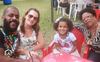 
                            <a style='margin-left: 5px;' class='btn btn-xs btn-social btn-facebook' href='https://www.facebook.com/sharer/sharer.php?u=https://galeramix.s01.web.getmuller.com.br/imagem/a47/800-800-90/conteudo/site_galerias/47/feijoada-consciencia-negra-casarao-gallotti-tijucas-10.jpg' rel='popup' data-width='500' data-height='400'><i class='fa fa-facebook'></i>Compartilhar <span class='hidden-xs'>no Facebook</span>
                        </a> 
                        <a class='btn btn-default btn-xs' target='_blank' href='imagem/a47/800-800-90/conteudo/site_galerias/47/feijoada-consciencia-negra-casarao-gallotti-tijucas-10.jpg'>
                            <span class='glyphicon glyphicon-cloud-download'></span> Salvar
                        </a>
                        