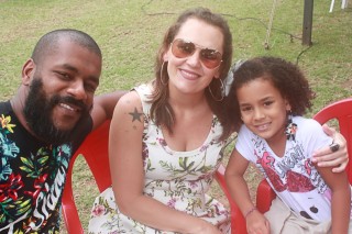 
                        <a style='margin-left: 5px;' class='btn btn-xs btn-social btn-facebook' href='https://www.facebook.com/sharer/sharer.php?u=https://galeramix.s01.web.getmuller.com.br/imagem/a47/800-800-90/conteudo/site_galerias/47/feijoada-consciencia-negra-casarao-gallotti-tijucas-11.jpg' rel='popup' data-width='500' data-height='400'><i class='fa fa-facebook'></i>Compartilhar <span class='hidden-xs'>no Facebook</span>
                    </a> 
                    <a class='btn btn-default btn-xs' target='_blank' href='imagem/a47/800-800-90/conteudo/site_galerias/47/feijoada-consciencia-negra-casarao-gallotti-tijucas-11.jpg'>
                        <span class='glyphicon glyphicon-cloud-download'></span> Salvar
                    </a>
                    