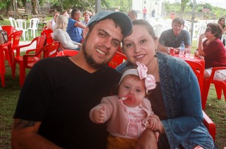 
        <a style='margin-left: 5px;' class='btn btn-xs btn-social btn-facebook' href='https://www.facebook.com/sharer/sharer.php?u=https://galeramix.s01.web.getmuller.com.br/imagem/a47/800-800-90/conteudo/site_galerias/47/feijoada-consciencia-negra-casarao-gallotti-tijucas-15.jpg' rel='popup' data-width='500' data-height='400'><i class='fa fa-facebook'></i>Compartilhar <span class='hidden-xs'>no Facebook</span>
    </a> 
    <a class='btn btn-default btn-xs' target='_blank' href='imagem/a47/800-800-90/conteudo/site_galerias/47/feijoada-consciencia-negra-casarao-gallotti-tijucas-15.jpg'>
        <span class='glyphicon glyphicon-cloud-download'></span> Salvar
    </a>
    