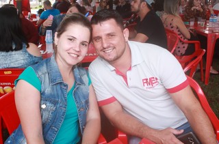 
<a style='margin-left: 5px;' class='btn btn-xs btn-social btn-facebook' href='https://www.facebook.com/sharer/sharer.php?u=https://galeramix.s01.web.getmuller.com.br/imagem/a47/800-800-90/conteudo/site_galerias/47/feijoada-consciencia-negra-casarao-gallotti-tijucas-17.jpg' rel='popup' data-width='500' data-height='400'><i class='fa fa-facebook'></i>Compartilhar <span class='hidden-xs'>no Facebook</span>
</a> 
<a class='btn btn-default btn-xs' target='_blank' href='imagem/a47/800-800-90/conteudo/site_galerias/47/feijoada-consciencia-negra-casarao-gallotti-tijucas-17.jpg'>
<span class='glyphicon glyphicon-cloud-download'></span> Salvar
</a>
