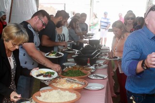 
<a style='margin-left: 5px;' class='btn btn-xs btn-social btn-facebook' href='https://www.facebook.com/sharer/sharer.php?u=https://galeramix.s01.web.getmuller.com.br/imagem/a47/800-800-90/conteudo/site_galerias/47/feijoada-consciencia-negra-casarao-gallotti-tijucas-28.jpg' rel='popup' data-width='500' data-height='400'><i class='fa fa-facebook'></i>Compartilhar <span class='hidden-xs'>no Facebook</span>
</a> 
<a class='btn btn-default btn-xs' target='_blank' href='imagem/a47/800-800-90/conteudo/site_galerias/47/feijoada-consciencia-negra-casarao-gallotti-tijucas-28.jpg'>
<span class='glyphicon glyphicon-cloud-download'></span> Salvar
</a>
