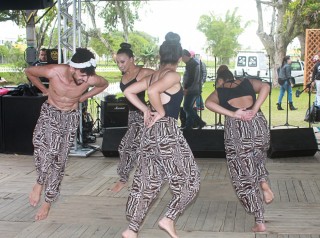 
<a style='margin-left: 5px;' class='btn btn-xs btn-social btn-facebook' href='https://www.facebook.com/sharer/sharer.php?u=https://galeramix.s01.web.getmuller.com.br/imagem/a47/800-800-90/conteudo/site_galerias/47/feijoada-consciencia-negra-casarao-gallotti-tijucas-31.jpg' rel='popup' data-width='500' data-height='400'><i class='fa fa-facebook'></i>Compartilhar <span class='hidden-xs'>no Facebook</span>
</a> 
<a class='btn btn-default btn-xs' target='_blank' href='imagem/a47/800-800-90/conteudo/site_galerias/47/feijoada-consciencia-negra-casarao-gallotti-tijucas-31.jpg'>
<span class='glyphicon glyphicon-cloud-download'></span> Salvar
</a>
