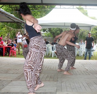 
<a style='margin-left: 5px;' class='btn btn-xs btn-social btn-facebook' href='https://www.facebook.com/sharer/sharer.php?u=https://galeramix.s01.web.getmuller.com.br/imagem/a47/800-800-90/conteudo/site_galerias/47/feijoada-consciencia-negra-casarao-gallotti-tijucas-33.jpg' rel='popup' data-width='500' data-height='400'><i class='fa fa-facebook'></i>Compartilhar <span class='hidden-xs'>no Facebook</span>
</a> 
<a class='btn btn-default btn-xs' target='_blank' href='imagem/a47/800-800-90/conteudo/site_galerias/47/feijoada-consciencia-negra-casarao-gallotti-tijucas-33.jpg'>
<span class='glyphicon glyphicon-cloud-download'></span> Salvar
</a>
