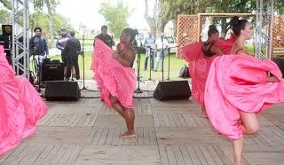 
<a style='margin-left: 5px;' class='btn btn-xs btn-social btn-facebook' href='https://www.facebook.com/sharer/sharer.php?u=https://galeramix.s01.web.getmuller.com.br/imagem/a47/800-800-90/conteudo/site_galerias/47/feijoada-consciencia-negra-casarao-gallotti-tijucas-35.jpg' rel='popup' data-width='500' data-height='400'><i class='fa fa-facebook'></i>Compartilhar <span class='hidden-xs'>no Facebook</span>
</a> 
<a class='btn btn-default btn-xs' target='_blank' href='imagem/a47/800-800-90/conteudo/site_galerias/47/feijoada-consciencia-negra-casarao-gallotti-tijucas-35.jpg'>
<span class='glyphicon glyphicon-cloud-download'></span> Salvar
</a>
