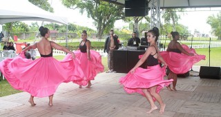 
<a style='margin-left: 5px;' class='btn btn-xs btn-social btn-facebook' href='https://www.facebook.com/sharer/sharer.php?u=https://galeramix.s01.web.getmuller.com.br/imagem/a47/800-800-90/conteudo/site_galerias/47/feijoada-consciencia-negra-casarao-gallotti-tijucas-38.jpg' rel='popup' data-width='500' data-height='400'><i class='fa fa-facebook'></i>Compartilhar <span class='hidden-xs'>no Facebook</span>
</a> 
<a class='btn btn-default btn-xs' target='_blank' href='imagem/a47/800-800-90/conteudo/site_galerias/47/feijoada-consciencia-negra-casarao-gallotti-tijucas-38.jpg'>
<span class='glyphicon glyphicon-cloud-download'></span> Salvar
</a>
