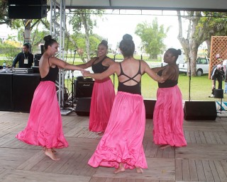 
<a style='margin-left: 5px;' class='btn btn-xs btn-social btn-facebook' href='https://www.facebook.com/sharer/sharer.php?u=https://galeramix.s01.web.getmuller.com.br/imagem/a47/800-800-90/conteudo/site_galerias/47/feijoada-consciencia-negra-casarao-gallotti-tijucas-39.jpg' rel='popup' data-width='500' data-height='400'><i class='fa fa-facebook'></i>Compartilhar <span class='hidden-xs'>no Facebook</span>
</a> 
<a class='btn btn-default btn-xs' target='_blank' href='imagem/a47/800-800-90/conteudo/site_galerias/47/feijoada-consciencia-negra-casarao-gallotti-tijucas-39.jpg'>
<span class='glyphicon glyphicon-cloud-download'></span> Salvar
</a>
