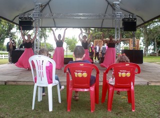 
<a style='margin-left: 5px;' class='btn btn-xs btn-social btn-facebook' href='https://www.facebook.com/sharer/sharer.php?u=https://galeramix.s01.web.getmuller.com.br/imagem/a47/800-800-90/conteudo/site_galerias/47/feijoada-consciencia-negra-casarao-gallotti-tijucas-43.jpg' rel='popup' data-width='500' data-height='400'><i class='fa fa-facebook'></i>Compartilhar <span class='hidden-xs'>no Facebook</span>
</a> 
<a class='btn btn-default btn-xs' target='_blank' href='imagem/a47/800-800-90/conteudo/site_galerias/47/feijoada-consciencia-negra-casarao-gallotti-tijucas-43.jpg'>
<span class='glyphicon glyphicon-cloud-download'></span> Salvar
</a>
