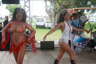 
<a style='margin-left: 5px;' class='btn btn-xs btn-social btn-facebook' href='https://www.facebook.com/sharer/sharer.php?u=https://galeramix.s01.web.getmuller.com.br/imagem/a47/800-800-90/conteudo/site_galerias/47/feijoada-consciencia-negra-casarao-gallotti-tijucas-51.jpg' rel='popup' data-width='500' data-height='400'><i class='fa fa-facebook'></i>Compartilhar <span class='hidden-xs'>no Facebook</span>
</a> 
<a class='btn btn-default btn-xs' target='_blank' href='imagem/a47/800-800-90/conteudo/site_galerias/47/feijoada-consciencia-negra-casarao-gallotti-tijucas-51.jpg'>
<span class='glyphicon glyphicon-cloud-download'></span> Salvar
</a>
