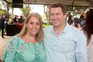 
<a style='margin-left: 5px;' class='btn btn-xs btn-social btn-facebook' href='https://www.facebook.com/sharer/sharer.php?u=https://galeramix.s01.web.getmuller.com.br/imagem/a47/800-800-90/conteudo/site_galerias/47/feijoada-consciencia-negra-casarao-gallotti-tijucas-52.jpg' rel='popup' data-width='500' data-height='400'><i class='fa fa-facebook'></i>Compartilhar <span class='hidden-xs'>no Facebook</span>
</a> 
<a class='btn btn-default btn-xs' target='_blank' href='imagem/a47/800-800-90/conteudo/site_galerias/47/feijoada-consciencia-negra-casarao-gallotti-tijucas-52.jpg'>
<span class='glyphicon glyphicon-cloud-download'></span> Salvar
</a>
