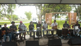 
<a style='margin-left: 5px;' class='btn btn-xs btn-social btn-facebook' href='https://www.facebook.com/sharer/sharer.php?u=https://galeramix.s01.web.getmuller.com.br/imagem/a47/800-800-90/conteudo/site_galerias/47/feijoada-consciencia-negra-casarao-gallotti-tijucas-62.jpg' rel='popup' data-width='500' data-height='400'><i class='fa fa-facebook'></i>Compartilhar <span class='hidden-xs'>no Facebook</span>
</a> 
<a class='btn btn-default btn-xs' target='_blank' href='imagem/a47/800-800-90/conteudo/site_galerias/47/feijoada-consciencia-negra-casarao-gallotti-tijucas-62.jpg'>
<span class='glyphicon glyphicon-cloud-download'></span> Salvar
</a>
