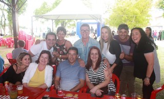 
<a style='margin-left: 5px;' class='btn btn-xs btn-social btn-facebook' href='https://www.facebook.com/sharer/sharer.php?u=https://galeramix.s01.web.getmuller.com.br/imagem/a47/800-800-90/conteudo/site_galerias/47/feijoada-consciencia-negra-casarao-gallotti-tijucas-74.jpg' rel='popup' data-width='500' data-height='400'><i class='fa fa-facebook'></i>Compartilhar <span class='hidden-xs'>no Facebook</span>
</a> 
<a class='btn btn-default btn-xs' target='_blank' href='imagem/a47/800-800-90/conteudo/site_galerias/47/feijoada-consciencia-negra-casarao-gallotti-tijucas-74.jpg'>
<span class='glyphicon glyphicon-cloud-download'></span> Salvar
</a>
