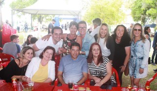 
<a style='margin-left: 5px;' class='btn btn-xs btn-social btn-facebook' href='https://www.facebook.com/sharer/sharer.php?u=https://galeramix.s01.web.getmuller.com.br/imagem/a47/800-800-90/conteudo/site_galerias/47/feijoada-consciencia-negra-casarao-gallotti-tijucas-75.jpg' rel='popup' data-width='500' data-height='400'><i class='fa fa-facebook'></i>Compartilhar <span class='hidden-xs'>no Facebook</span>
</a> 
<a class='btn btn-default btn-xs' target='_blank' href='imagem/a47/800-800-90/conteudo/site_galerias/47/feijoada-consciencia-negra-casarao-gallotti-tijucas-75.jpg'>
<span class='glyphicon glyphicon-cloud-download'></span> Salvar
</a>
