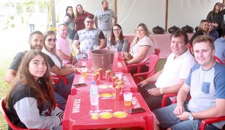 
<a style='margin-left: 5px;' class='btn btn-xs btn-social btn-facebook' href='https://www.facebook.com/sharer/sharer.php?u=https://galeramix.s01.web.getmuller.com.br/imagem/a47/800-800-90/conteudo/site_galerias/47/feijoada-consciencia-negra-casarao-gallotti-tijucas-79.jpg' rel='popup' data-width='500' data-height='400'><i class='fa fa-facebook'></i>Compartilhar <span class='hidden-xs'>no Facebook</span>
</a> 
<a class='btn btn-default btn-xs' target='_blank' href='imagem/a47/800-800-90/conteudo/site_galerias/47/feijoada-consciencia-negra-casarao-gallotti-tijucas-79.jpg'>
<span class='glyphicon glyphicon-cloud-download'></span> Salvar
</a>
