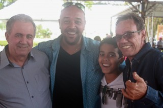 
<a style='margin-left: 5px;' class='btn btn-xs btn-social btn-facebook' href='https://www.facebook.com/sharer/sharer.php?u=https://galeramix.s01.web.getmuller.com.br/imagem/a47/800-800-90/conteudo/site_galerias/47/feijoada-consciencia-negra-casarao-gallotti-tijucas-81.jpg' rel='popup' data-width='500' data-height='400'><i class='fa fa-facebook'></i>Compartilhar <span class='hidden-xs'>no Facebook</span>
</a> 
<a class='btn btn-default btn-xs' target='_blank' href='imagem/a47/800-800-90/conteudo/site_galerias/47/feijoada-consciencia-negra-casarao-gallotti-tijucas-81.jpg'>
<span class='glyphicon glyphicon-cloud-download'></span> Salvar
</a>
