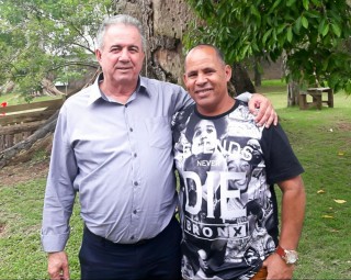 
<a style='margin-left: 5px;' class='btn btn-xs btn-social btn-facebook' href='https://www.facebook.com/sharer/sharer.php?u=https://galeramix.s01.web.getmuller.com.br/imagem/a47/800-800-90/conteudo/site_galerias/47/rony-costa-2.jpg' rel='popup' data-width='500' data-height='400'><i class='fa fa-facebook'></i>Compartilhar <span class='hidden-xs'>no Facebook</span>
</a> 
<a class='btn btn-default btn-xs' target='_blank' href='imagem/a47/800-800-90/conteudo/site_galerias/47/rony-costa-2.jpg'>
<span class='glyphicon glyphicon-cloud-download'></span> Salvar
</a>
