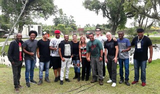 
<a style='margin-left: 5px;' class='btn btn-xs btn-social btn-facebook' href='https://www.facebook.com/sharer/sharer.php?u=https://galeramix.s01.web.getmuller.com.br/imagem/a47/800-800-90/conteudo/site_galerias/47/rony-costa-3.jpg' rel='popup' data-width='500' data-height='400'><i class='fa fa-facebook'></i>Compartilhar <span class='hidden-xs'>no Facebook</span>
</a> 
<a class='btn btn-default btn-xs' target='_blank' href='imagem/a47/800-800-90/conteudo/site_galerias/47/rony-costa-3.jpg'>
<span class='glyphicon glyphicon-cloud-download'></span> Salvar
</a>
