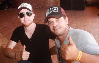 
<a style='margin-left: 5px;' class='btn btn-xs btn-social btn-facebook' href='https://www.facebook.com/sharer/sharer.php?u=https://galeramix.s01.web.getmuller.com.br/imagem/a48/800-800-90/conteudo/site_galerias/48/1-costelaco-da-amizade-pista-do-binho-canelinha-37.jpg' rel='popup' data-width='500' data-height='400'><i class='fa fa-facebook'></i>Compartilhar <span class='hidden-xs'>no Facebook</span>
</a> 
<a class='btn btn-default btn-xs' target='_blank' href='imagem/a48/800-800-90/conteudo/site_galerias/48/1-costelaco-da-amizade-pista-do-binho-canelinha-37.jpg'>
<span class='glyphicon glyphicon-cloud-download'></span> Salvar
</a>
