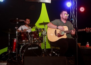 
<a style='margin-left: 5px;' class='btn btn-xs btn-social btn-facebook' href='https://www.facebook.com/sharer/sharer.php?u=https://galeramix.s01.web.getmuller.com.br/imagem/a48/800-800-90/conteudo/site_galerias/48/1-costelaco-da-amizade-pista-do-binho-canelinha-38.jpg' rel='popup' data-width='500' data-height='400'><i class='fa fa-facebook'></i>Compartilhar <span class='hidden-xs'>no Facebook</span>
</a> 
<a class='btn btn-default btn-xs' target='_blank' href='imagem/a48/800-800-90/conteudo/site_galerias/48/1-costelaco-da-amizade-pista-do-binho-canelinha-38.jpg'>
<span class='glyphicon glyphicon-cloud-download'></span> Salvar
</a>
