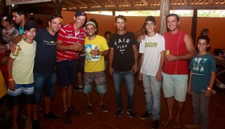 
<a style='margin-left: 5px;' class='btn btn-xs btn-social btn-facebook' href='https://www.facebook.com/sharer/sharer.php?u=https://galeramix.s01.web.getmuller.com.br/imagem/a48/800-800-90/conteudo/site_galerias/48/1-costelaco-da-amizade-pista-do-binho-canelinha-42.jpg' rel='popup' data-width='500' data-height='400'><i class='fa fa-facebook'></i>Compartilhar <span class='hidden-xs'>no Facebook</span>
</a> 
<a class='btn btn-default btn-xs' target='_blank' href='imagem/a48/800-800-90/conteudo/site_galerias/48/1-costelaco-da-amizade-pista-do-binho-canelinha-42.jpg'>
<span class='glyphicon glyphicon-cloud-download'></span> Salvar
</a>
