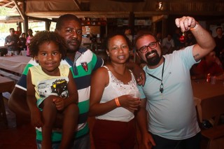 
<a style='margin-left: 5px;' class='btn btn-xs btn-social btn-facebook' href='https://www.facebook.com/sharer/sharer.php?u=https://galeramix.s01.web.getmuller.com.br/imagem/a48/800-800-90/conteudo/site_galerias/48/1-costelaco-da-amizade-pista-do-binho-canelinha-43.jpg' rel='popup' data-width='500' data-height='400'><i class='fa fa-facebook'></i>Compartilhar <span class='hidden-xs'>no Facebook</span>
</a> 
<a class='btn btn-default btn-xs' target='_blank' href='imagem/a48/800-800-90/conteudo/site_galerias/48/1-costelaco-da-amizade-pista-do-binho-canelinha-43.jpg'>
<span class='glyphicon glyphicon-cloud-download'></span> Salvar
</a>
