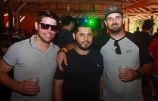 
<a style='margin-left: 5px;' class='btn btn-xs btn-social btn-facebook' href='https://www.facebook.com/sharer/sharer.php?u=https://galeramix.s01.web.getmuller.com.br/imagem/a48/800-800-90/conteudo/site_galerias/48/1-costelaco-da-amizade-pista-do-binho-canelinha-48.jpg' rel='popup' data-width='500' data-height='400'><i class='fa fa-facebook'></i>Compartilhar <span class='hidden-xs'>no Facebook</span>
</a> 
<a class='btn btn-default btn-xs' target='_blank' href='imagem/a48/800-800-90/conteudo/site_galerias/48/1-costelaco-da-amizade-pista-do-binho-canelinha-48.jpg'>
<span class='glyphicon glyphicon-cloud-download'></span> Salvar
</a>
