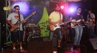 
<a style='margin-left: 5px;' class='btn btn-xs btn-social btn-facebook' href='https://www.facebook.com/sharer/sharer.php?u=https://galeramix.s01.web.getmuller.com.br/imagem/a48/800-800-90/conteudo/site_galerias/48/1-costelaco-da-amizade-pista-do-binho-canelinha-53.jpg' rel='popup' data-width='500' data-height='400'><i class='fa fa-facebook'></i>Compartilhar <span class='hidden-xs'>no Facebook</span>
</a> 
<a class='btn btn-default btn-xs' target='_blank' href='imagem/a48/800-800-90/conteudo/site_galerias/48/1-costelaco-da-amizade-pista-do-binho-canelinha-53.jpg'>
<span class='glyphicon glyphicon-cloud-download'></span> Salvar
</a>
