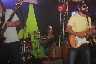 
<a style='margin-left: 5px;' class='btn btn-xs btn-social btn-facebook' href='https://www.facebook.com/sharer/sharer.php?u=https://galeramix.s01.web.getmuller.com.br/imagem/a48/800-800-90/conteudo/site_galerias/48/1-costelaco-da-amizade-pista-do-binho-canelinha-54.jpg' rel='popup' data-width='500' data-height='400'><i class='fa fa-facebook'></i>Compartilhar <span class='hidden-xs'>no Facebook</span>
</a> 
<a class='btn btn-default btn-xs' target='_blank' href='imagem/a48/800-800-90/conteudo/site_galerias/48/1-costelaco-da-amizade-pista-do-binho-canelinha-54.jpg'>
<span class='glyphicon glyphicon-cloud-download'></span> Salvar
</a>
